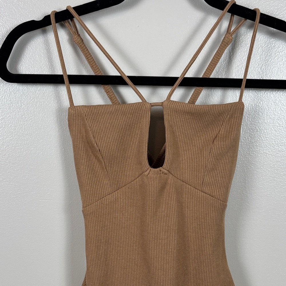 Lulu’s XS Tan Ribbed Strappy Bodysuit
